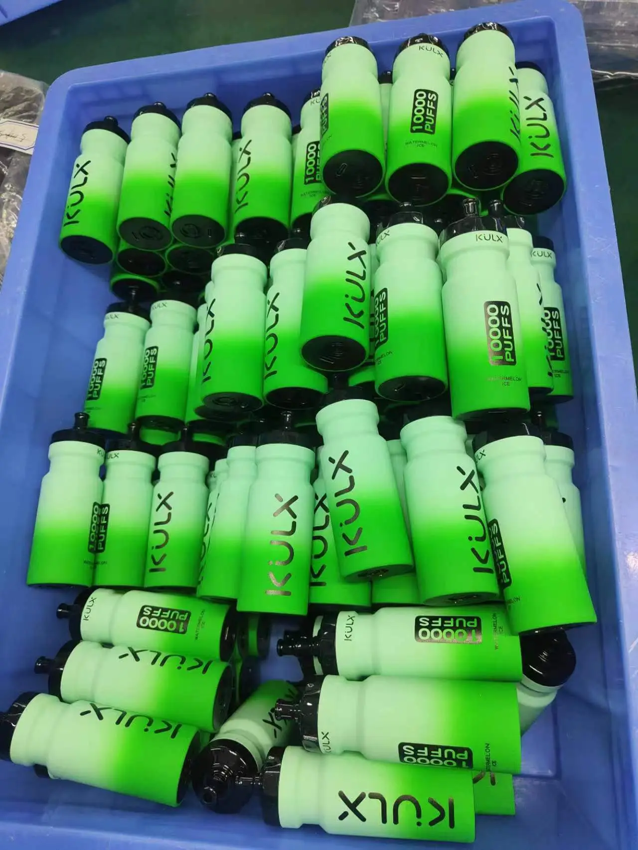 KULX 10000 VAPE BOX V BLÍZKOSTI MŇA
